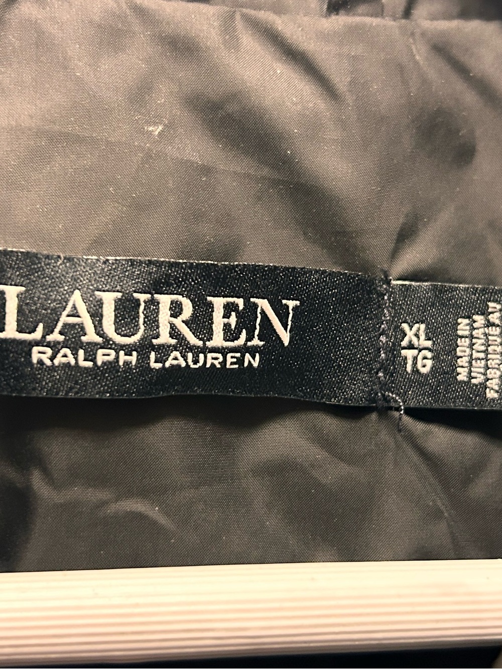Ralph Lauren Black Quilted Sleeveless Vest with Crest - Picture 4 of 8